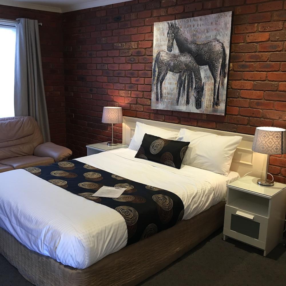 Melton Motor Inn And Apartments Екстер'єр фото