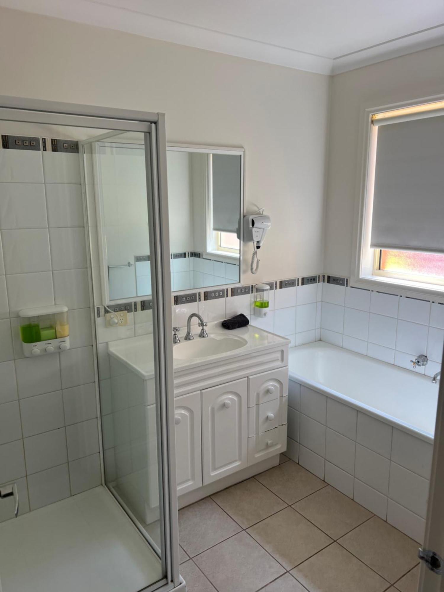 Melton Motor Inn And Apartments Екстер'єр фото