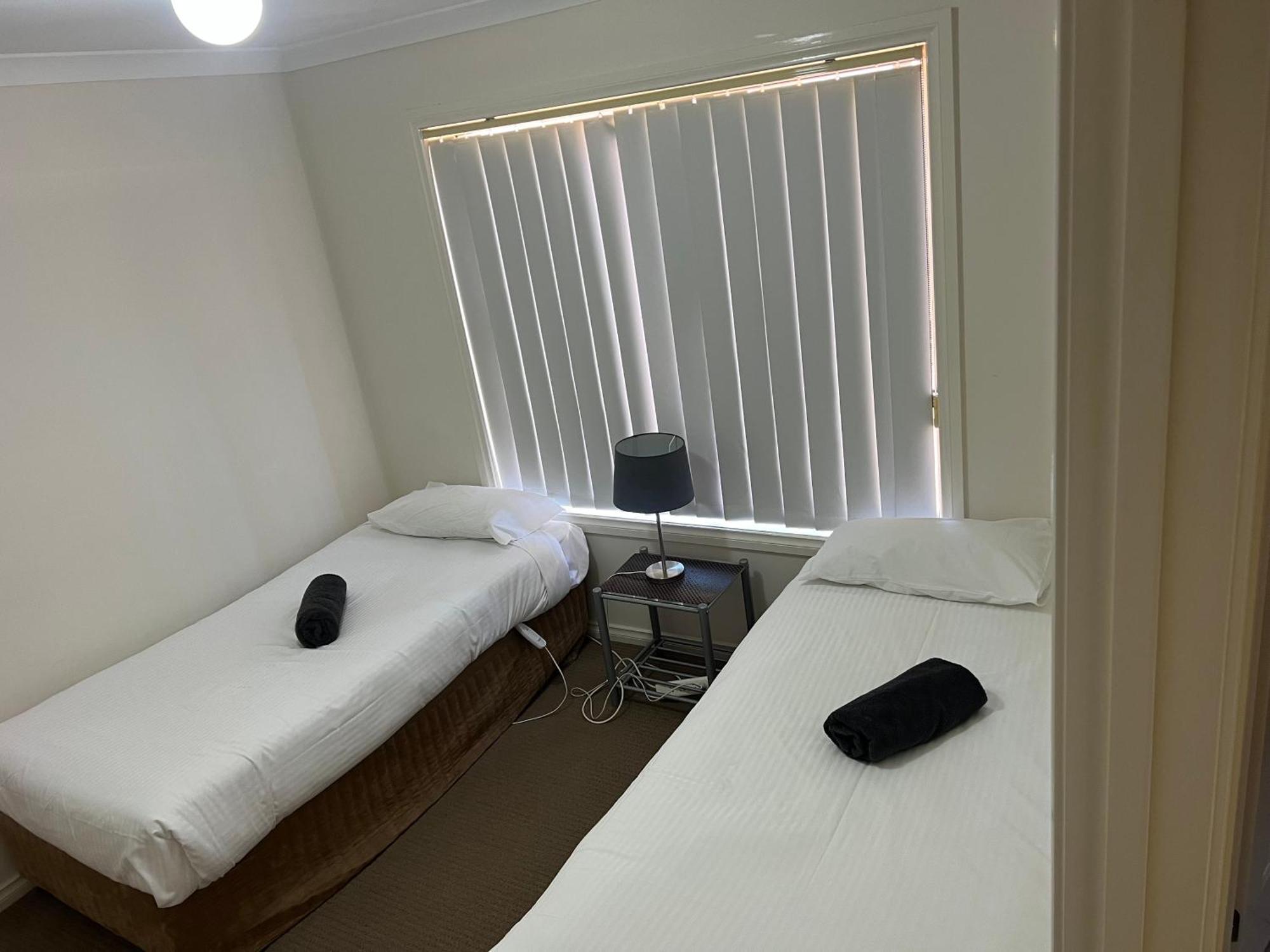 Melton Motor Inn And Apartments Екстер'єр фото