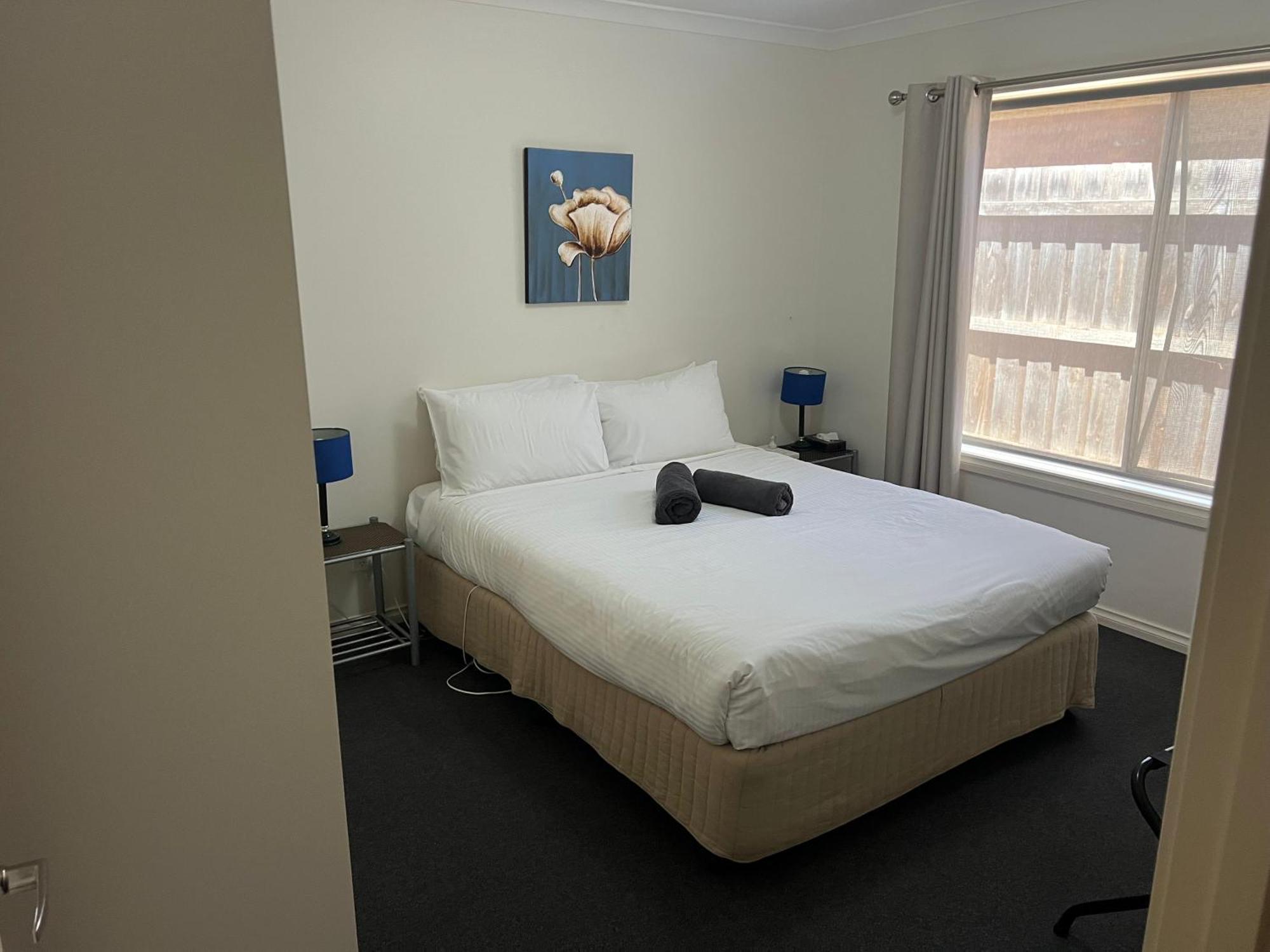 Melton Motor Inn And Apartments Екстер'єр фото