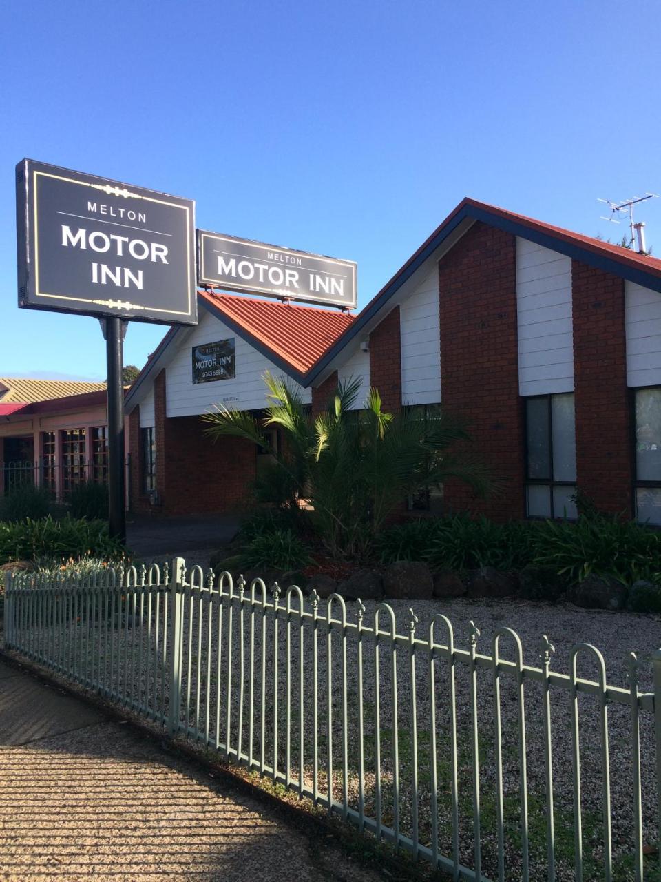 Melton Motor Inn And Apartments Екстер'єр фото