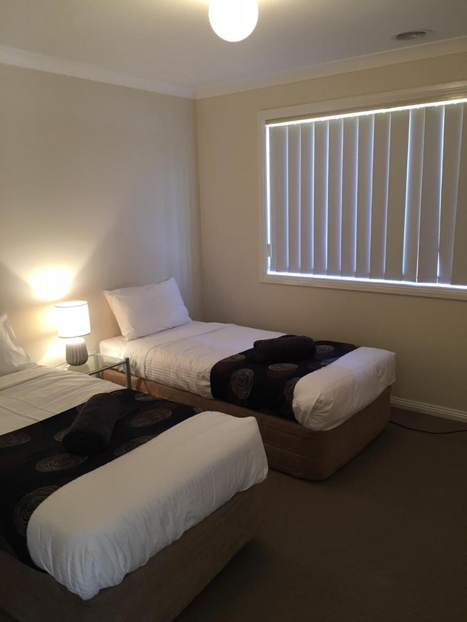 Melton Motor Inn And Apartments Екстер'єр фото