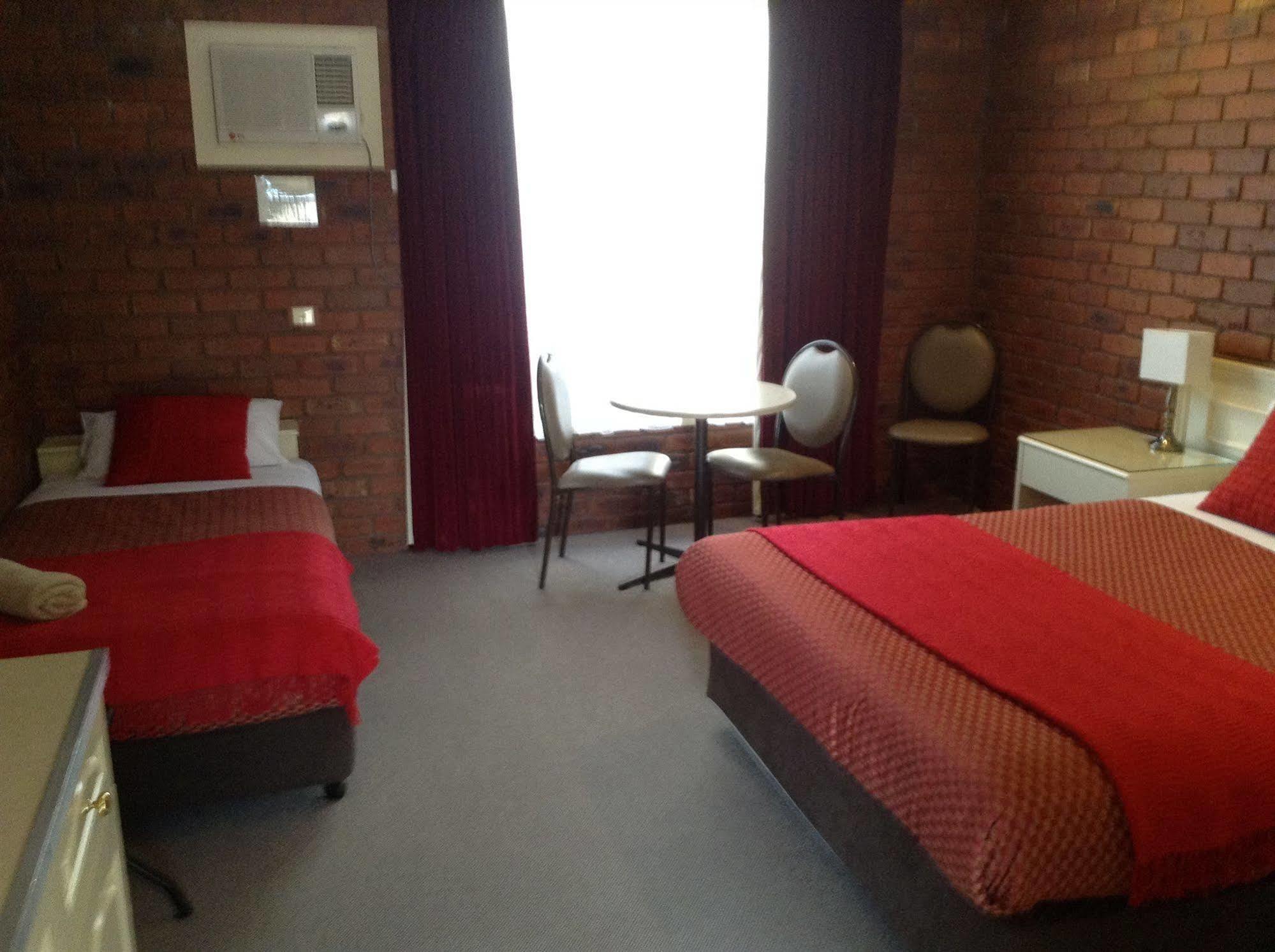 Melton Motor Inn And Apartments Екстер'єр фото
