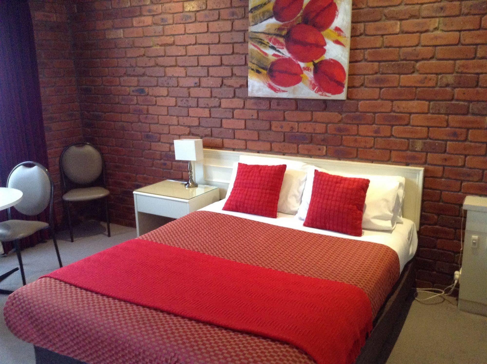 Melton Motor Inn And Apartments Екстер'єр фото