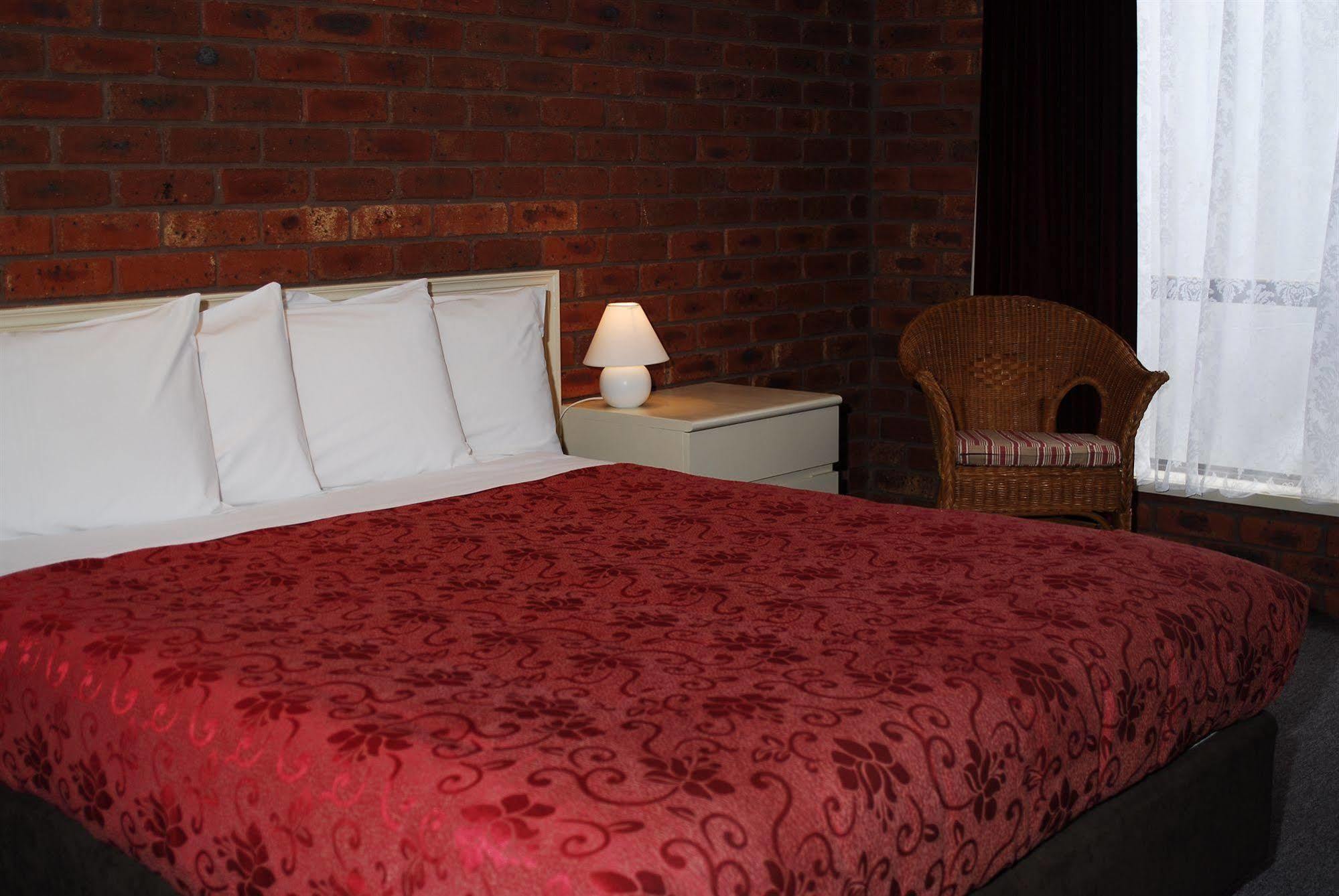 Melton Motor Inn And Apartments Екстер'єр фото