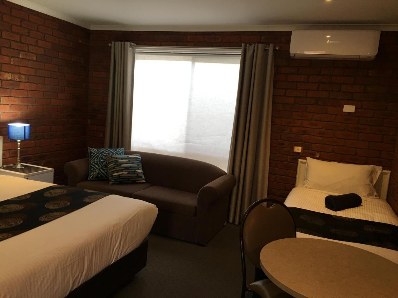 Melton Motor Inn And Apartments Екстер'єр фото