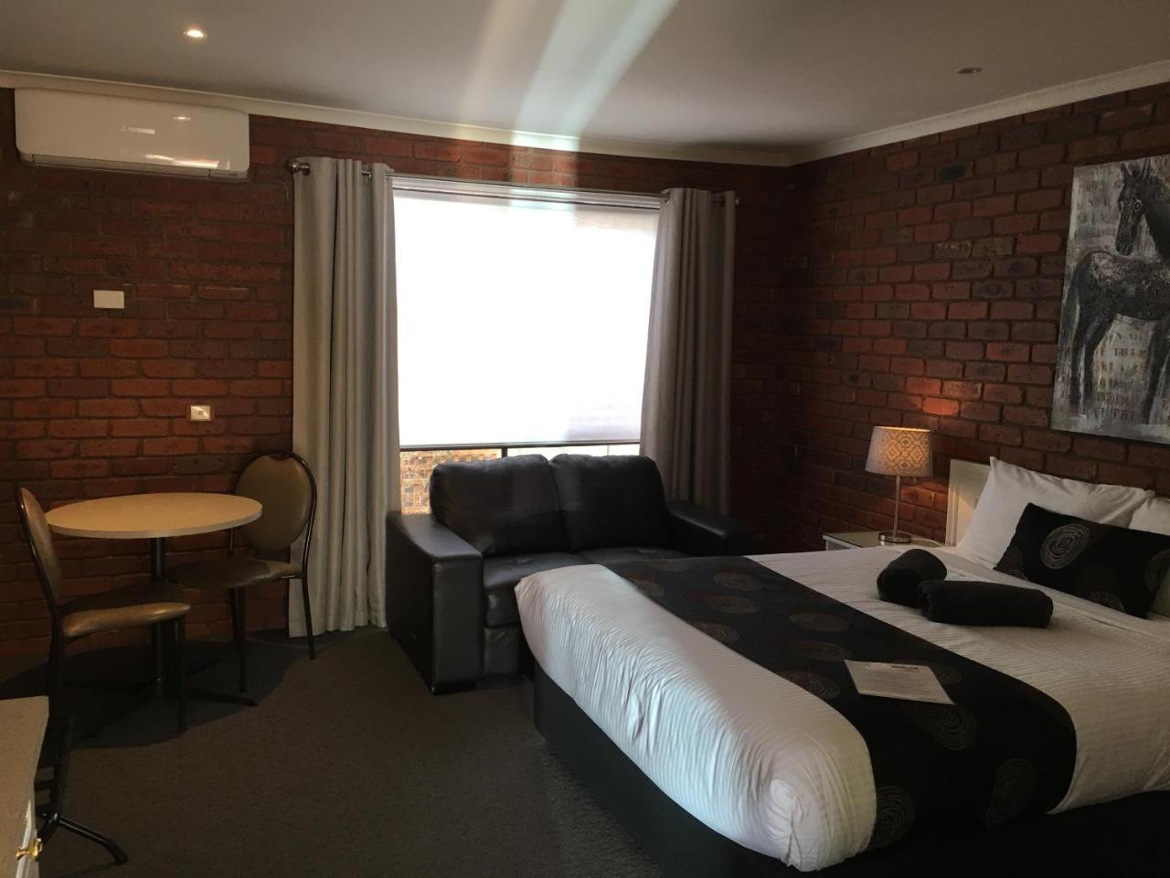 Melton Motor Inn And Apartments Екстер'єр фото